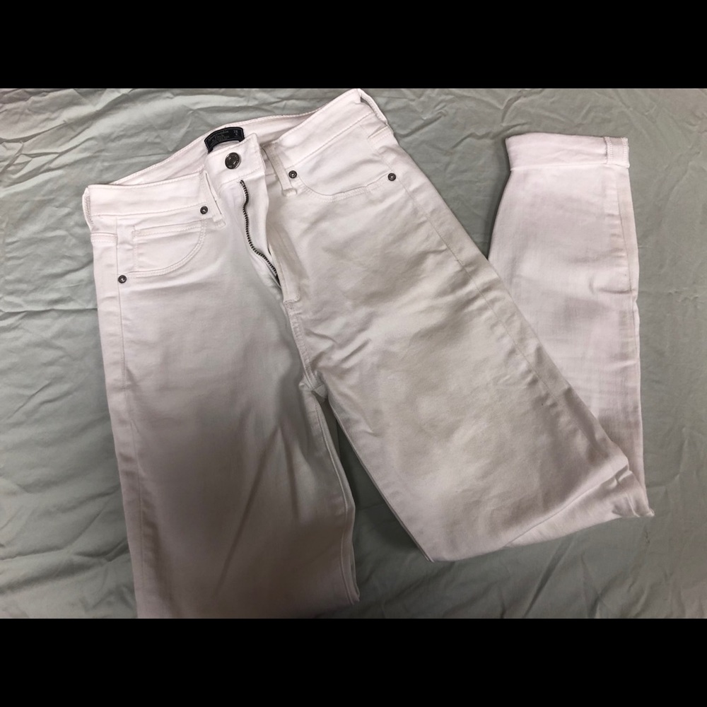 White skinny jeans